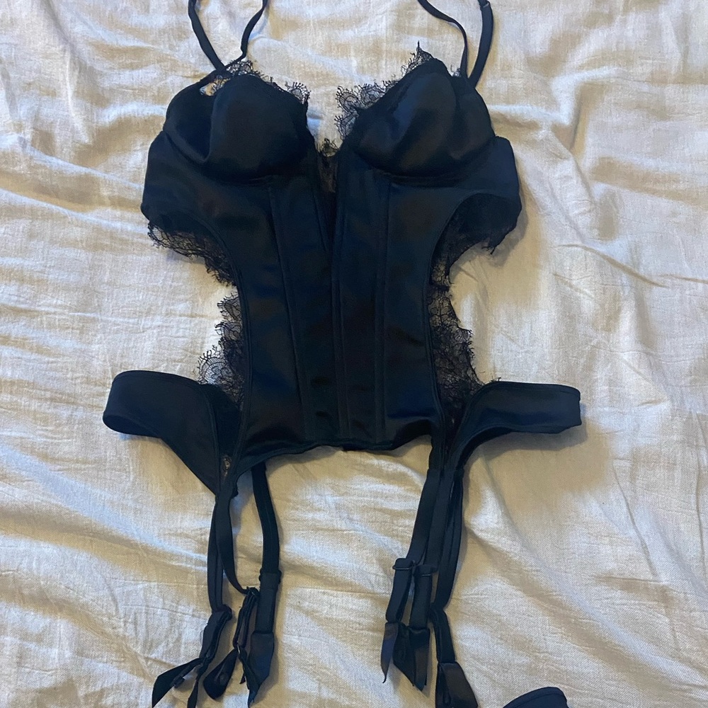 La perla corset and thong worn for photo shoot and washed.